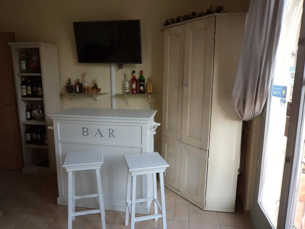 Sogno D'Oro B&B ポッジボンシ 3*,